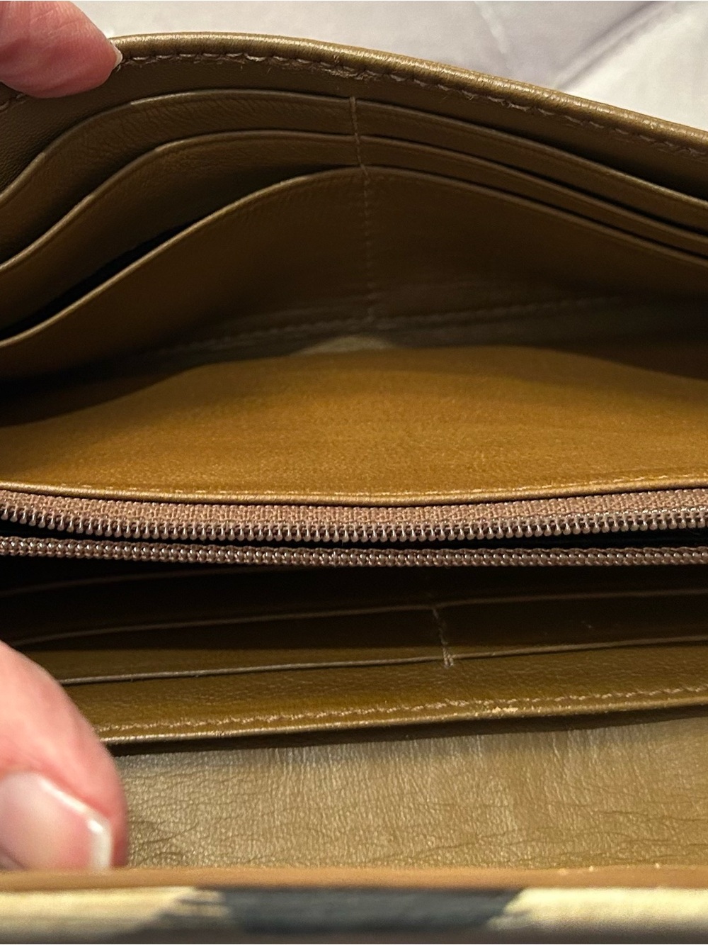Burberry Tan Leather Snap Wallet with Branded Hardware - Picture 10 of 13